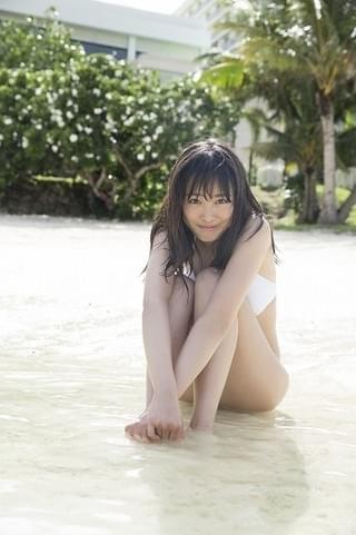 ミスセブンティーン・大友花恋、水着姿を初披露！