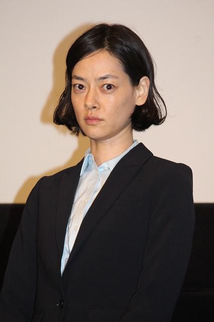 頭脳明晰な理系女子を演じた市川実日子