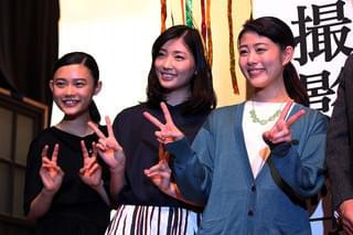 高畑充希「とと姉ちゃん」クランクアップに涙 西島秀俊ら小橋家一同が祝福