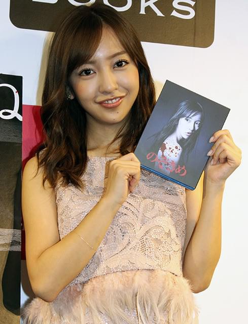 イベントに出席した板野友美