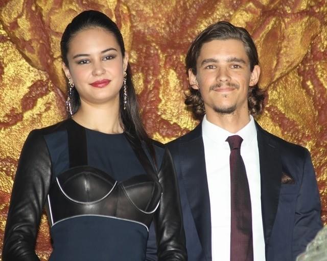 ブレントン・スウェイツとコートニー・イートン