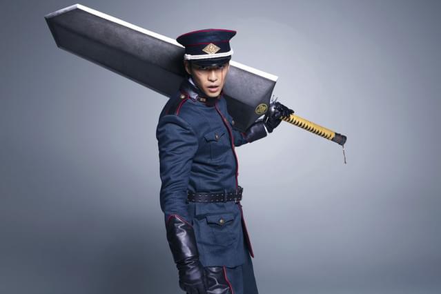 巨大な斬馬刀振るう鷹峯誠一郎役に