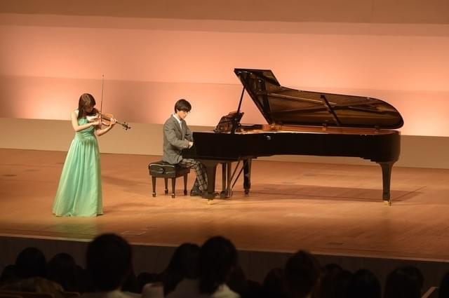 広瀬すずと山崎賢人の演奏シーンが公開