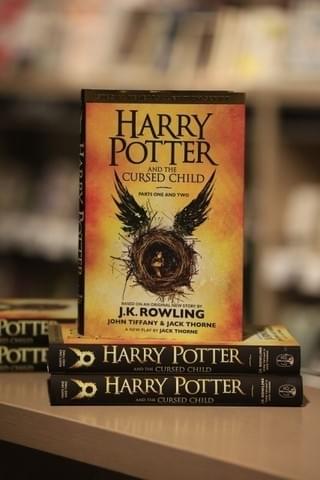 米ワーナー、舞台「ハリー・ポッターと呪いの子」を3部作で映画化か？