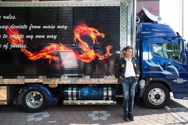 舘ひろしが平成のトラック野郎に!