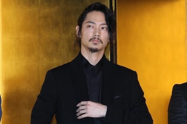 綾野剛「ウシジマくん」共演・筧美和子とキャバクラへ？やべきょうすけは拒否