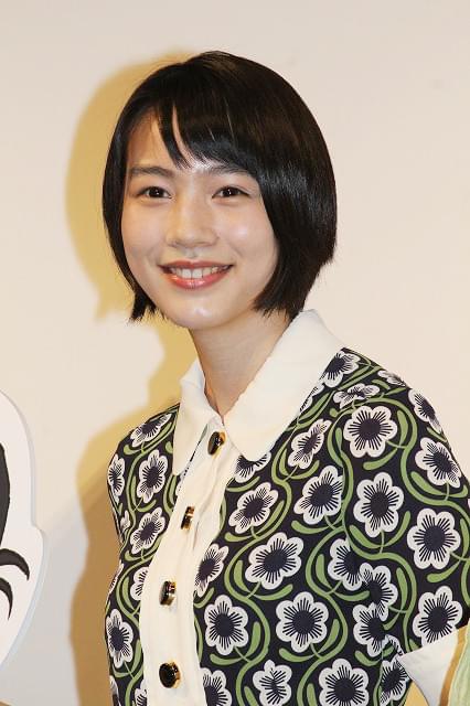 舞台挨拶に立った、のん