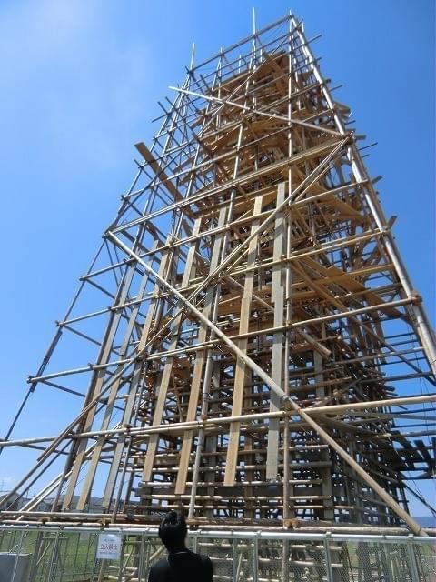 川俣正が大安寺で制作した「足場の塔」