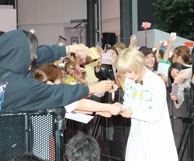 握手、サイン、撮影OK！山田孝之ら「ウシジマくん」メンバーが400人に神対応