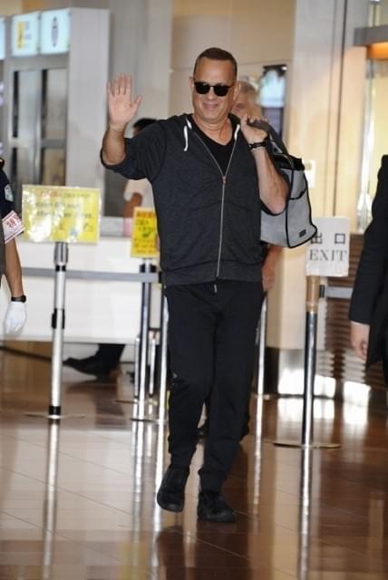 サングラス姿で登場したトム・ハンクス