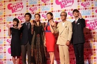 西内まりや、露出多め衣装に「恥ずかしい」と照れ笑い