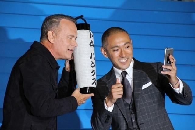 トム・ハンクス＆アーロン・エッカート、市川海老蔵を「日本のボンド！」とべた褒め