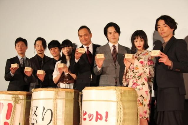 鏡割りを行った渡辺謙、森山未來、松山ケンイチら