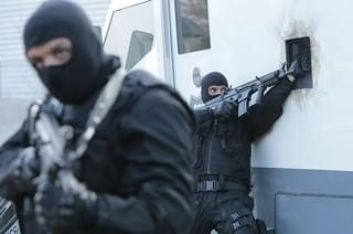 武装強盗VS凶悪ギャング！「ザ・クルー」緊迫のバトルシーンとらえた場面写真＆予告編