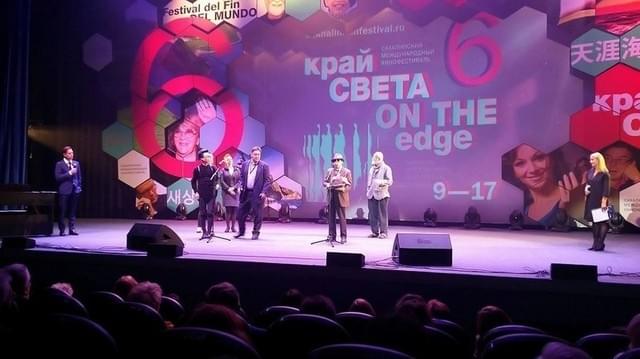 サハリン映画祭でスピーチする矢崎監督