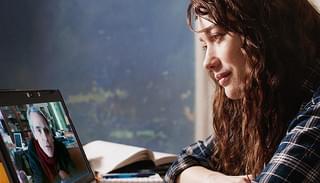 O・キュリレンコ＆G・トルナトーレ監督、「ある天文学者の恋文」に込めた死と愛を語る