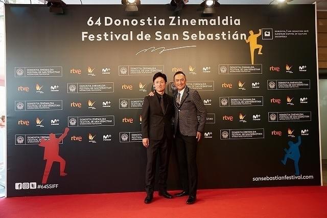 渡辺謙＆李相日監督、1800人の見送りに感激！「怒り」サン・セバスチャンで公式上映