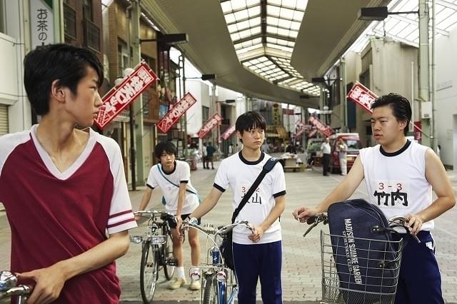 主演・犬飼直紀（中央）らが性春の冒険に