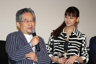 西内まりや、露出度マックス！谷間＆腹部＆美脚あらわ