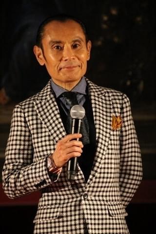 「インフェルノ」に登場する絵画に隠された文字は……片岡鶴太郎のあの流行語!?