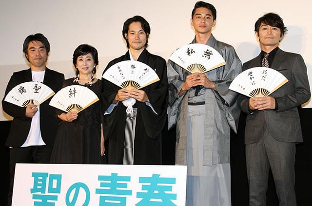 舞台挨拶に立った松山ケンイチ、東出昌大ら