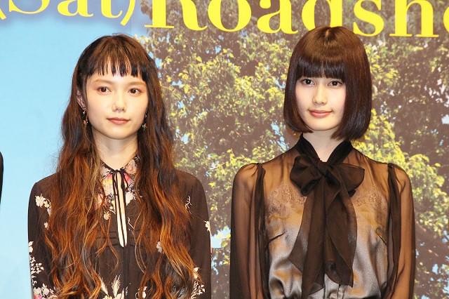 会見に出席した橋本愛と宮崎あおい