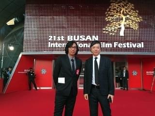 行定勲監督＆板尾創路、初対面の地・釜山でレッドカーペットをかっ歩