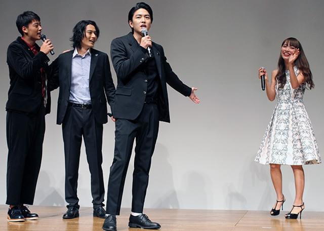 竹内涼真、稲葉友とのアクションシーンでまさかのキス「嫌な気持ちではなかった」