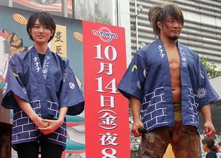 前野朋哉、棚橋弘至に裸勝負挑むも完敗 海老蔵の「パンツも脱げ」指令は断固拒否