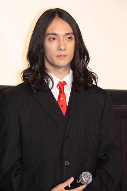 栗原類「普通の人間役は2年ぶりくらい」 新木優子主演作で“チャラい役どころ”に