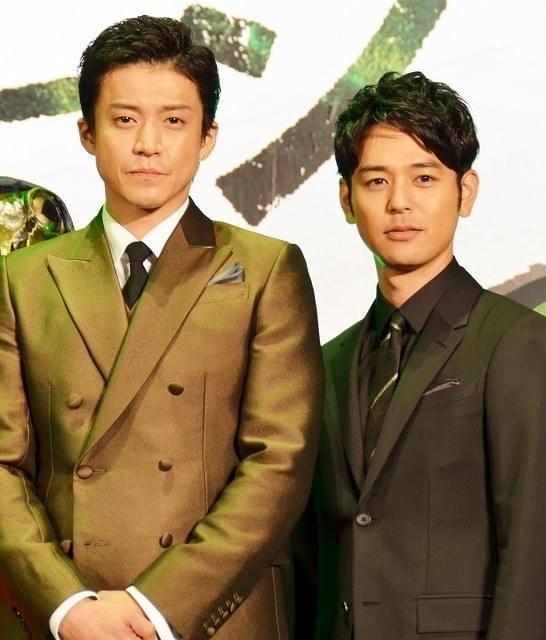 小栗旬とカエル男役の妻夫木聡