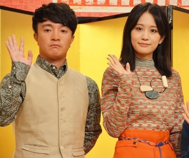 NHKの落語番組に出演する濱田岳と前田敦子