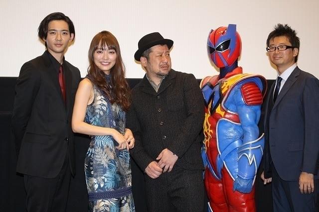 ケンコバ、内田理央にセクハラ!? 顔近づけるも「犯罪ではない」