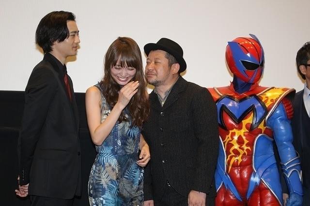 ケンコバ、内田理央にセクハラ!? 顔近づけるも「犯罪ではない」