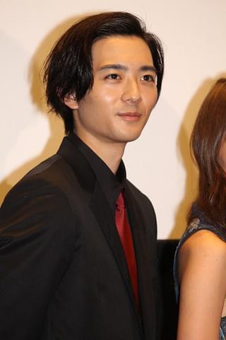 ケンコバ、内田理央にセクハラ!? 顔近づけるも「犯罪ではない」