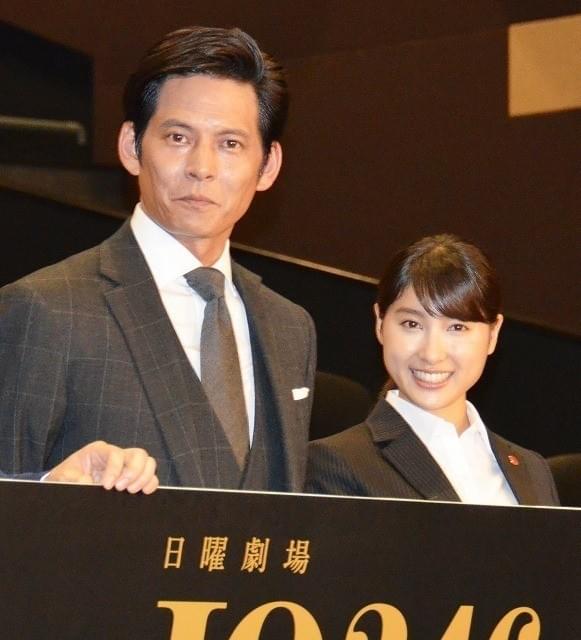 舞台挨拶に立った織田裕二と土屋太鳳