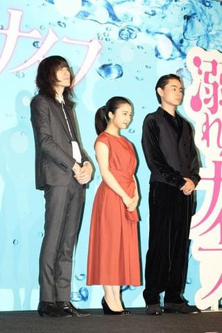 菅田将暉、小松菜奈との“海のラブシーン”に苦戦「この子、沈まない体質」