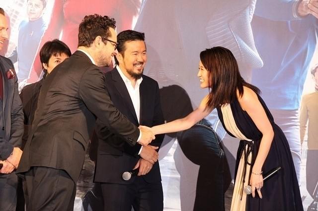 「スタトレ」50周年アンバサダー前田敦子、J・J・エイブラムスと7年ぶり再会に歓喜！