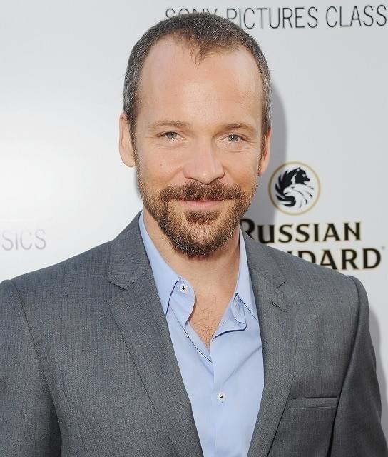 ハビエル＆ペネロペ夫妻共演の麻薬王映画にピーター・サースガード