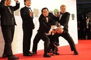 くまモン、タキシード姿でご満悦！雨中のTIFFレッドカーペットに多彩なゲスト