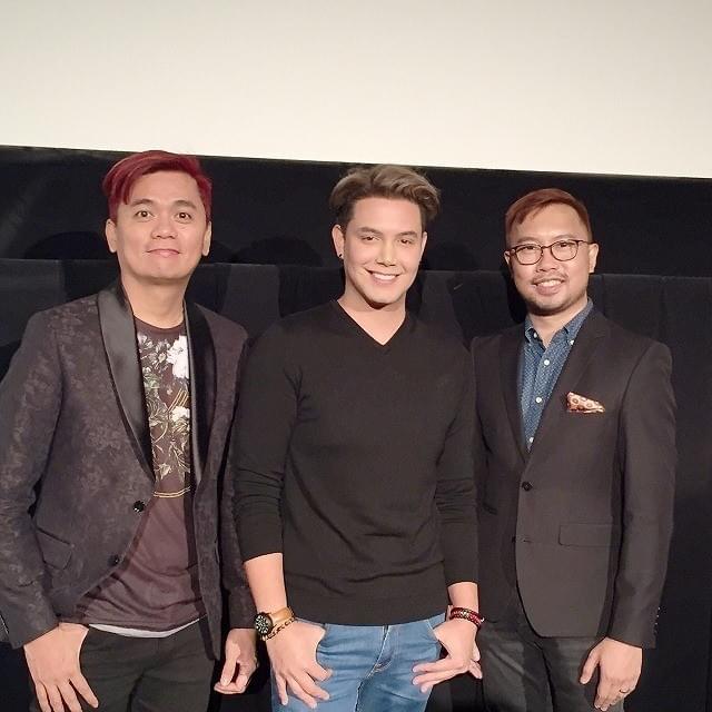 （左から）ジュン・ロブレス・ラナ監督、 主演のパオロ・バレステロス、プロデューサー のペルシ・インタラン