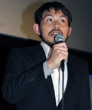 渡辺紘文＆雄司兄弟「プールサイドマン」で現代の日本人を問う「叩かれるのは覚悟の上」