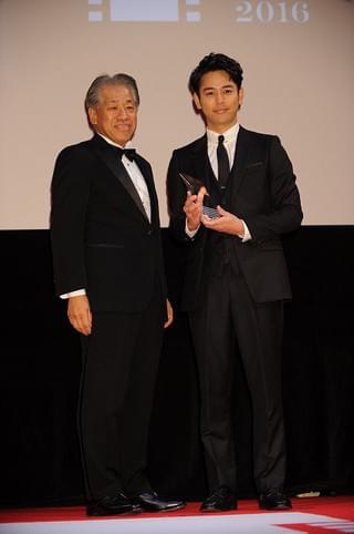 ARIGATO賞授与式にゴジラ降臨！妻夫木聡＆高畑充希＆新海誠監督が受賞に歓喜