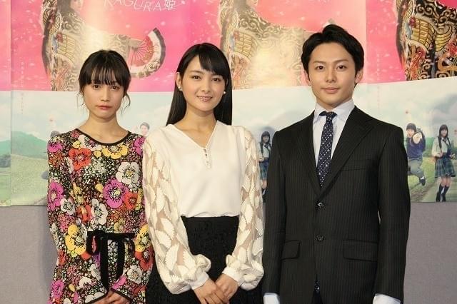 神楽に打ち込む高校生を演じた（左から） 中村ゆりか、葵わかな、中村梅丸
