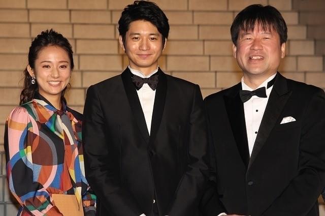 ドレスアップした向井理、木村文乃、佐藤二朗