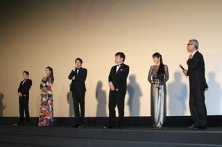 向井理、タキシード姿にはにかみ 9頭身と称賛も「8.5頭身です」