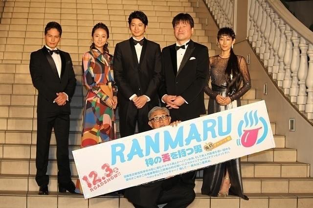 向井理、タキシード姿にはにかみ 9頭身と称賛も「8.5頭身です」