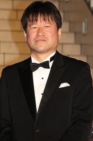 向井理、タキシード姿にはにかみ 9頭身と称賛も「8.5頭身です」