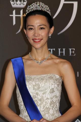 木村佳乃、総額1億円超の英国王室御用達ティアラ＆ドレス姿をお披露目