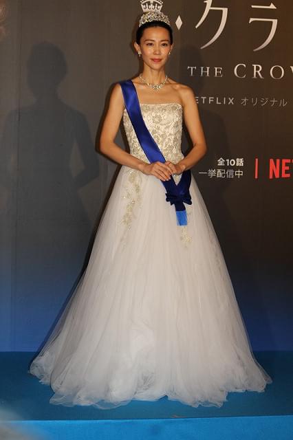 木村佳乃、総額1億円超の英国王室御用達ティアラ＆ドレス姿をお披露目